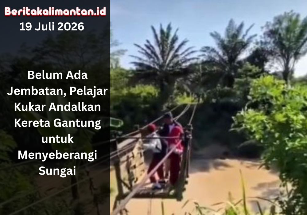 Pelajar di Santan Ulu, Kutai Kartanegara, masih menyeberangi Sungai Santan dengan kereta gantung karena belum tersedia jembatan permanen.